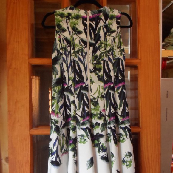 Danny & Nicole Sleeveless Floral Flare Dress - Size 6 - Picture 3 of 8